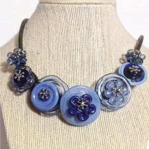 Elegant Blue Floral Necklace
